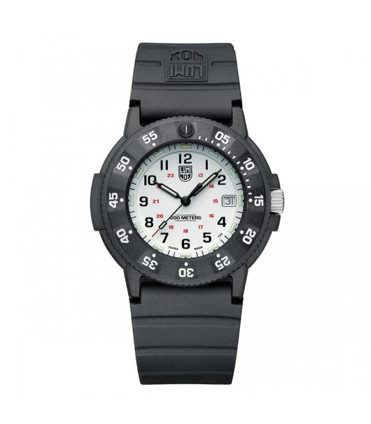 Luminox XS.3007.EVO.S watch for man with a white dial and rubber strap.